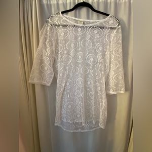 Abercrombie & Fitch Lace Style See Through 3/4 length Sleeve Top